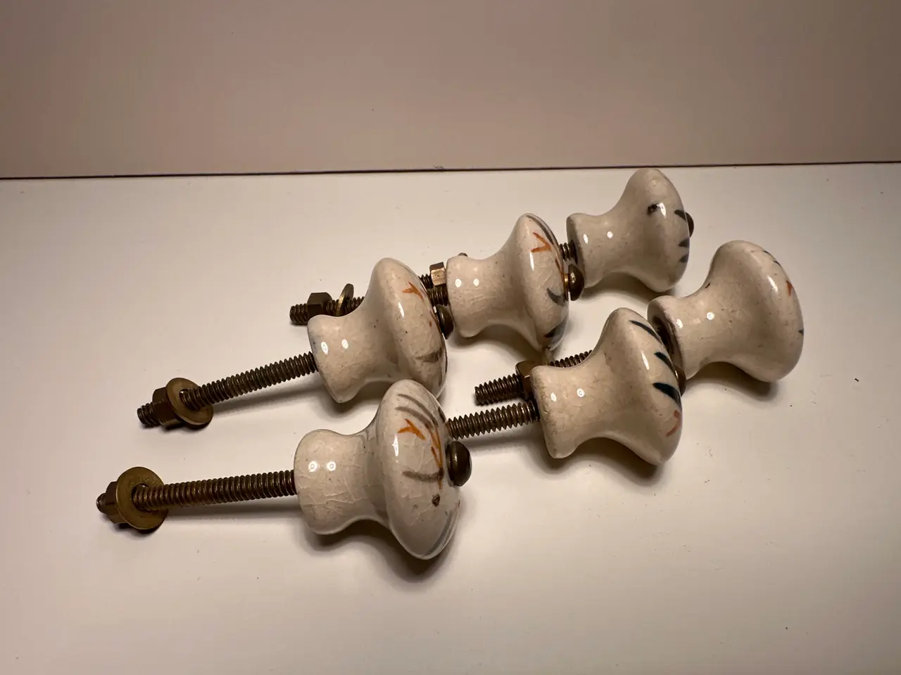 Billede 6 - 6 stk. vintage greb i porcelæn m. messing skruer