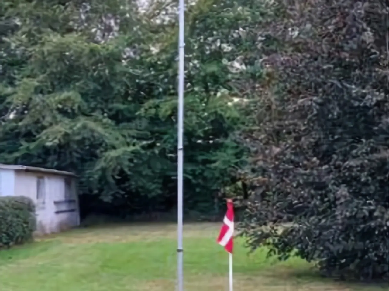 Billede 1 - Flagstang med Dannebrog