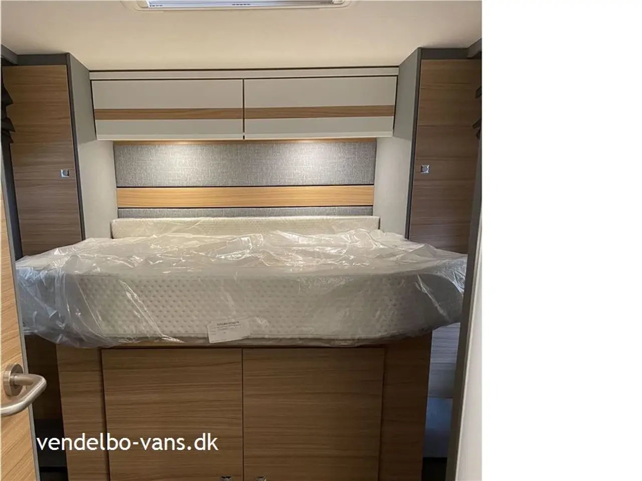 Billede 11 - 2026 - Dethleffs Just T 7052 DBM - 90 Year   Fritstående dobbeltseng med ekstra  stor garage neden under