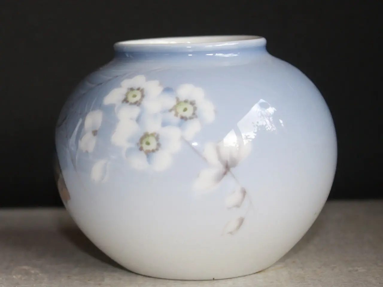 Billede 3 - Vase med sommerfugle fra Royal Copenhagen
