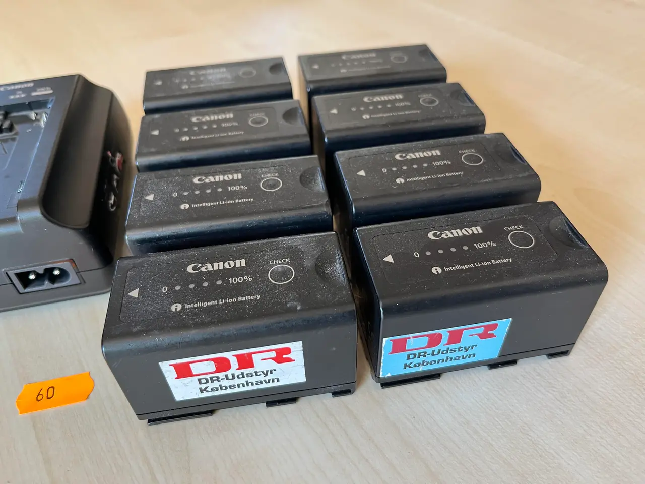 Billede 2 - Oplader og 8. Stk. Canon batterier