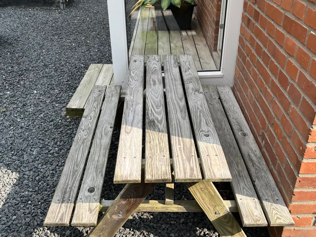 Billede 1 - Bord- og bænksæt til børn