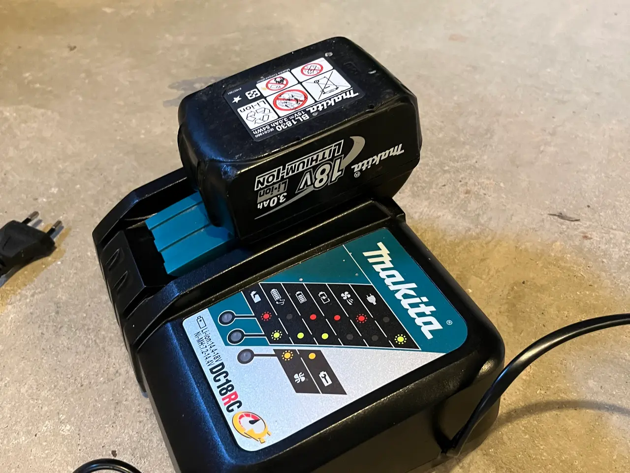 Billede 1 - Makita oplader og batteri