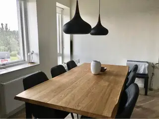 Massivt egetræsbord m. Tillægsplade