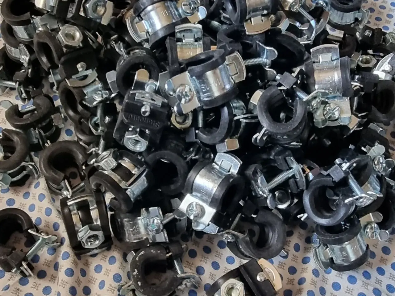 Billede 1 - Rørbøjle 11-15 mm 80 stk.