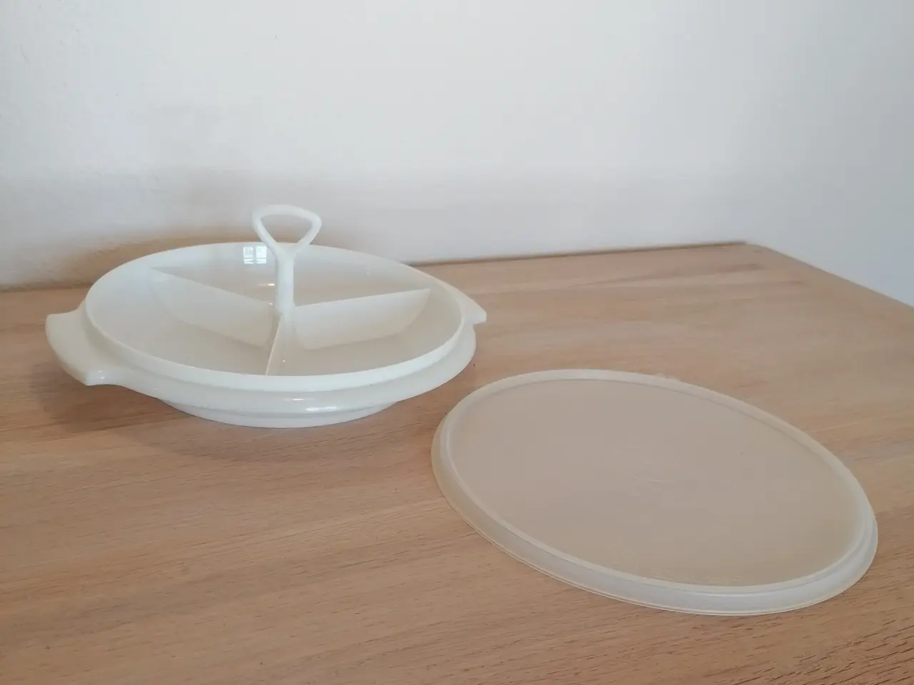Billede 1 - Tupperware serveringscenter med låg