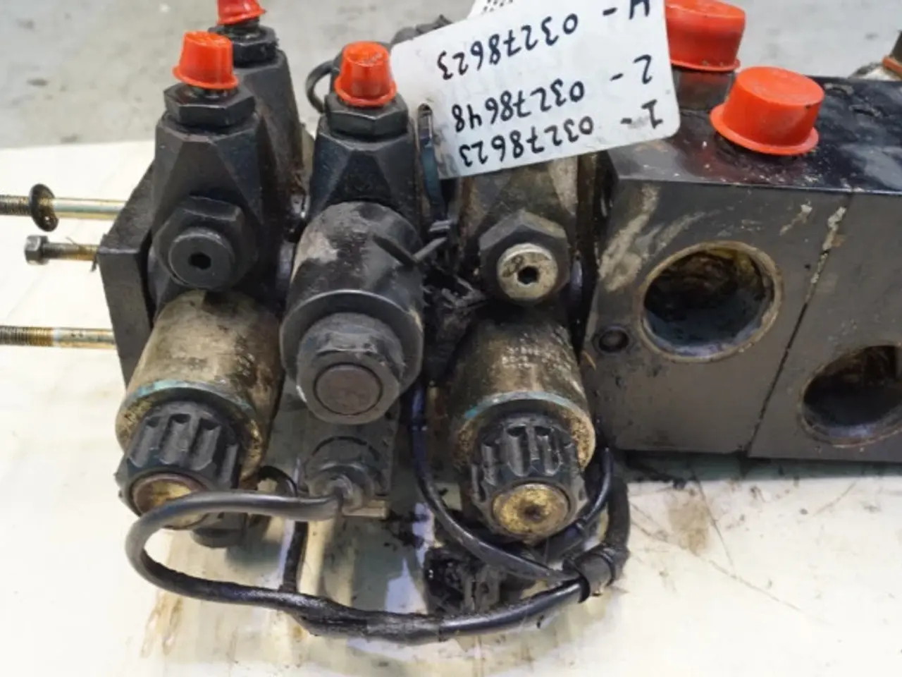 Billede 6 - Case CF80 Hovedventil 061067805