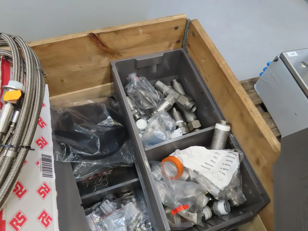 Billede 8 - Palle med div. fittings m.m.