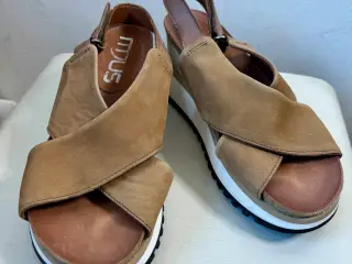 MJUS, brune sandaler plateau kinahæl, str 38
