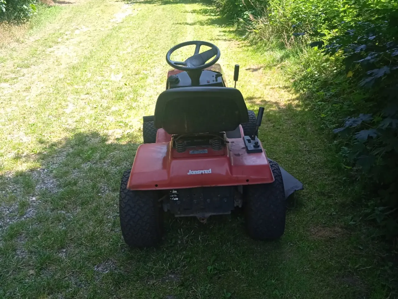 Billede 2 - 12 HK Jonsered havetraktor