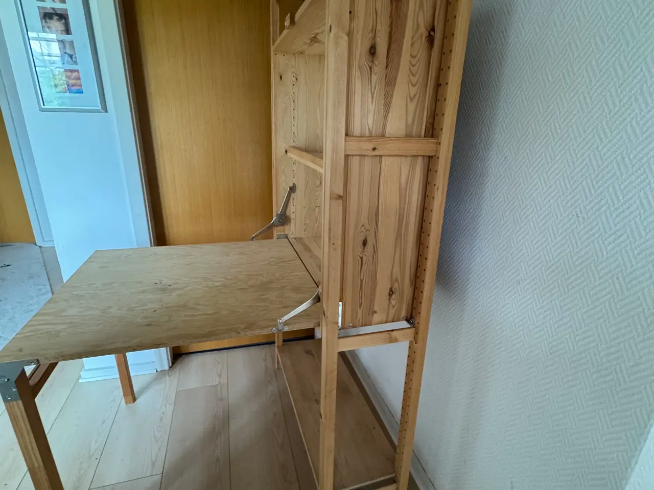 Billede 3 - Reol med bord