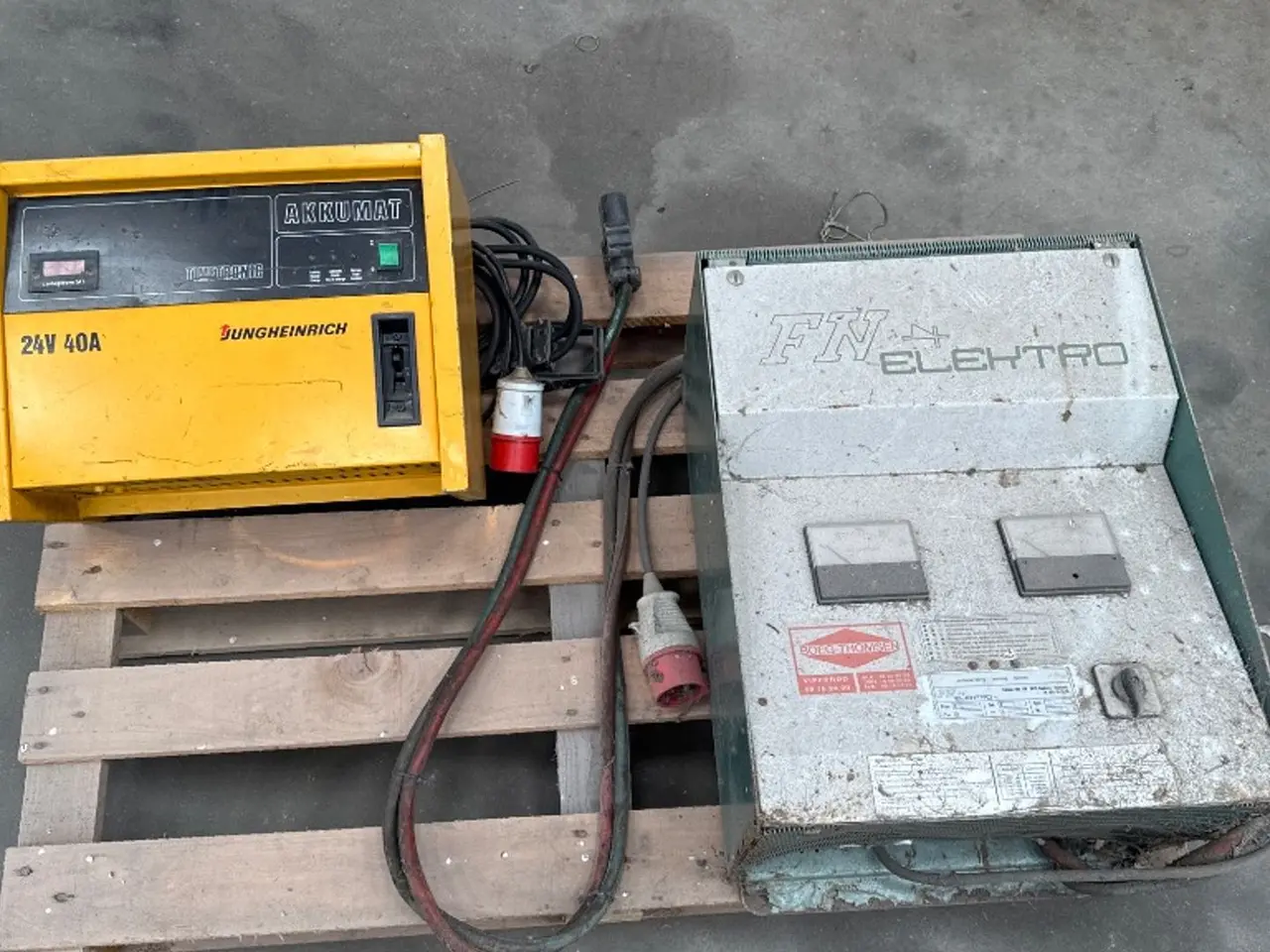 Billede 1 - FN Elektro og Junghenrich ladestationer LC-3 og AG D-2000