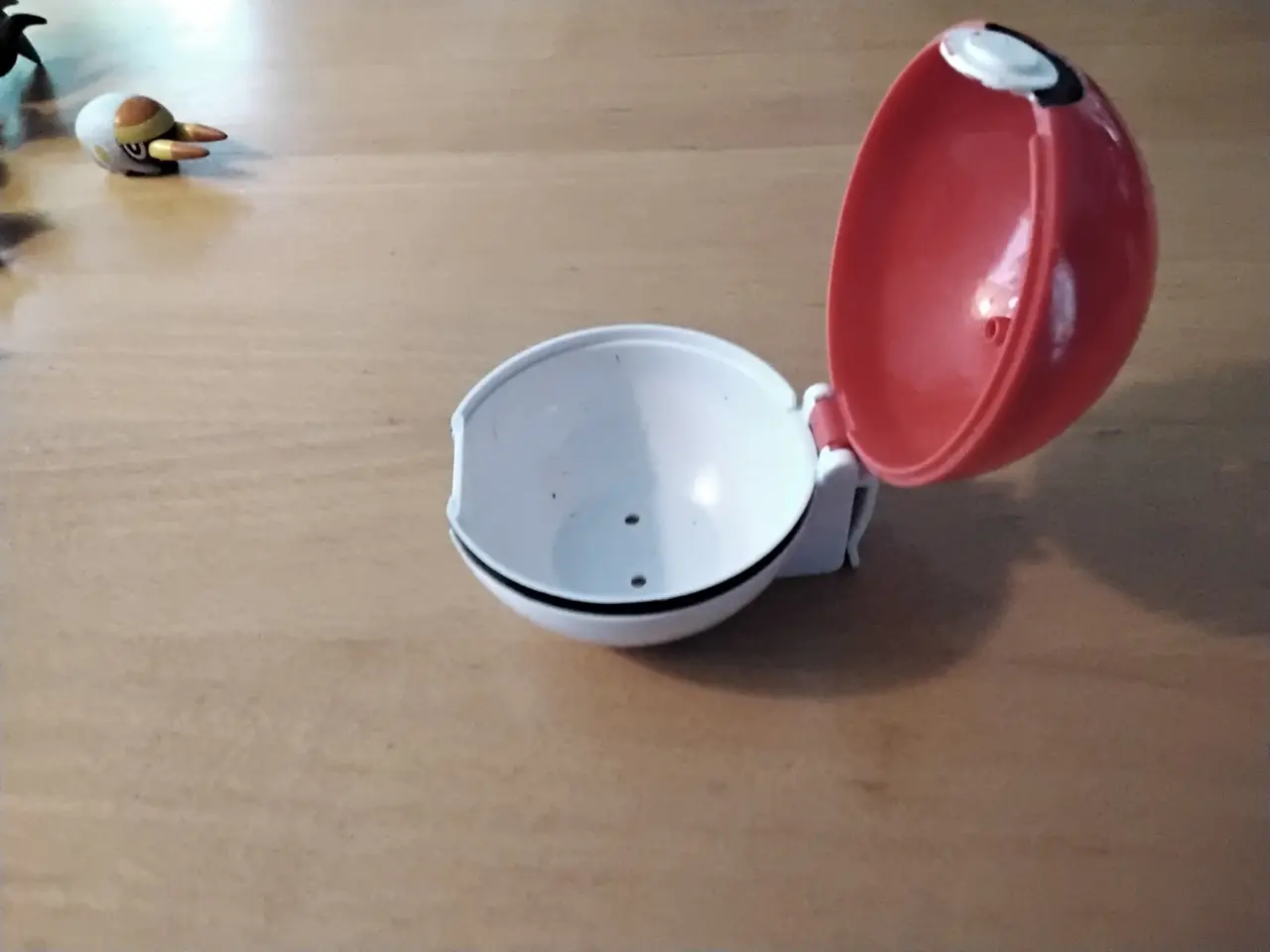 Billede 4 - 4 figurer, kugle og yoyo og 5 bamser