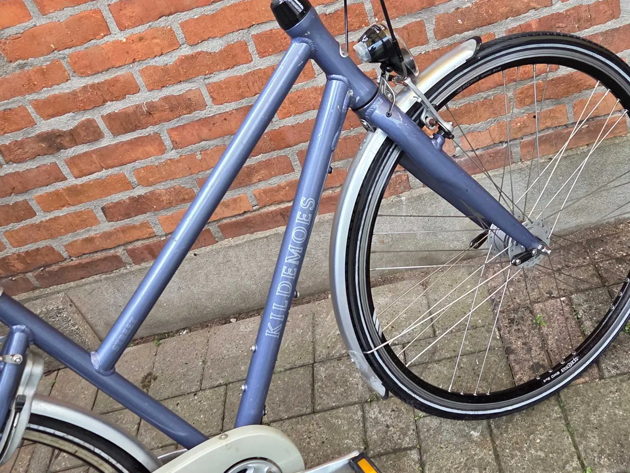 Billede 3 - KILDEMOES 28"  Høj 48 cm 2 gear  Lys  Løs 1 nøgler