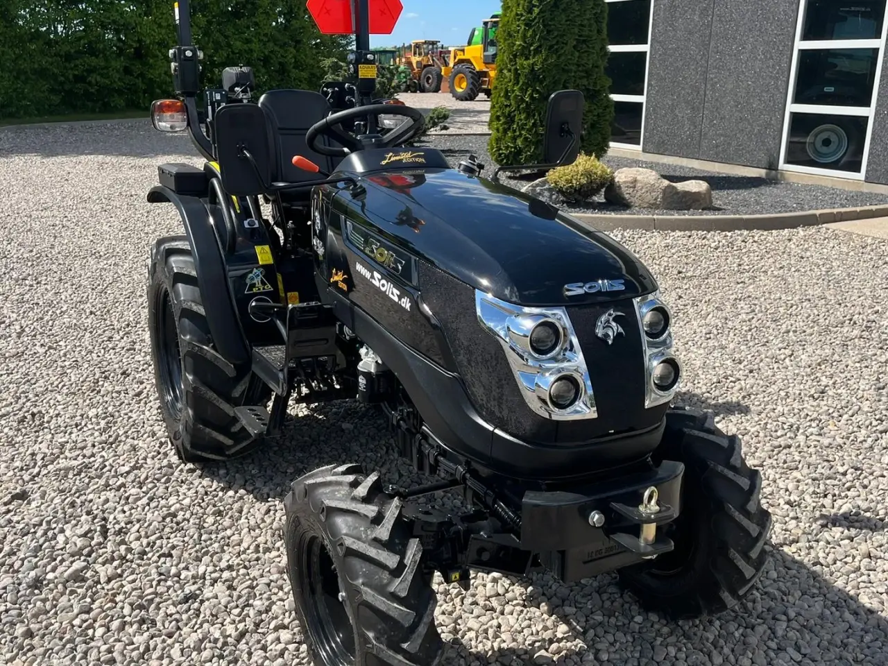 Billede 23 - Solis S26 Limited Edition i sort 6+2 Gearmaskine med Servostyring og brede traktorhjul