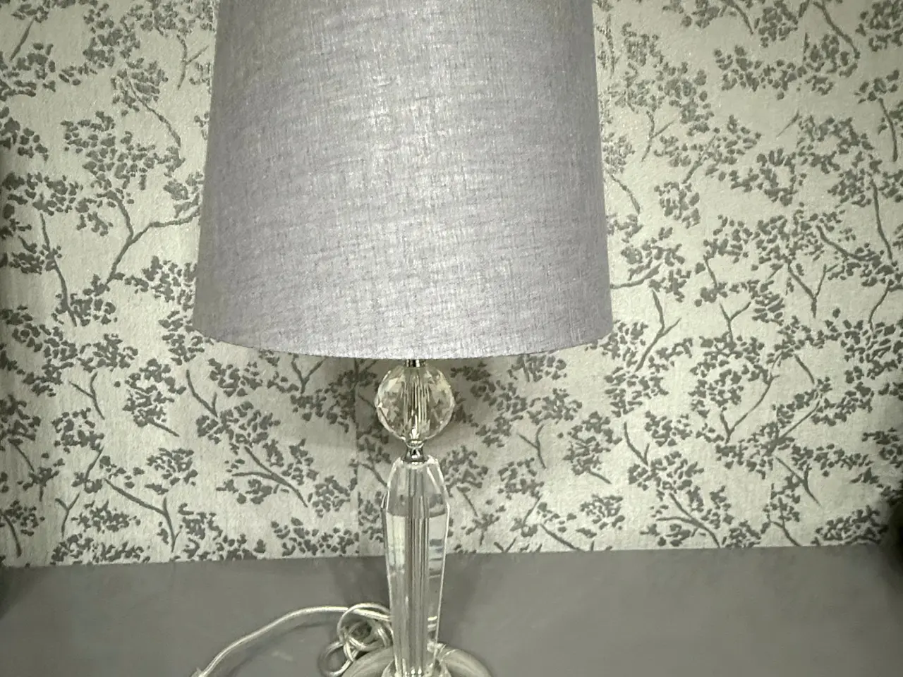 Billede 1 - Lampe gennemsigtig med grå skærm