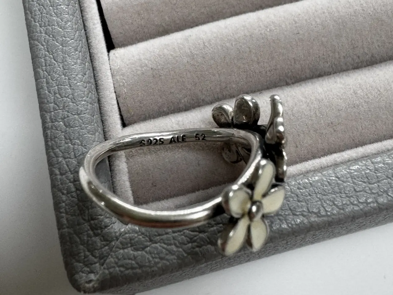 Billede 4 - Udgået Pandora “Darling Daisies” ring / str.52