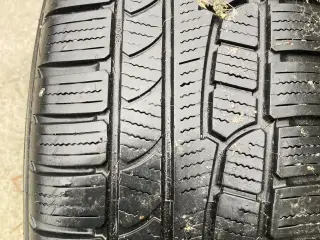 4 dæk på alufælge til land Rover.