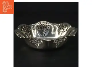 Sølvfarvet metal bakke (str. 15 x 4 cm)