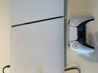 PS5 Sælges næsten ny.