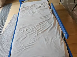 Børneseng og madres begge er 70x160