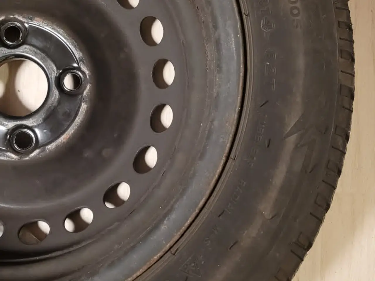 Billede 6 - 4 komplette Bridgestone vinterhjul – 14" stålfælge
