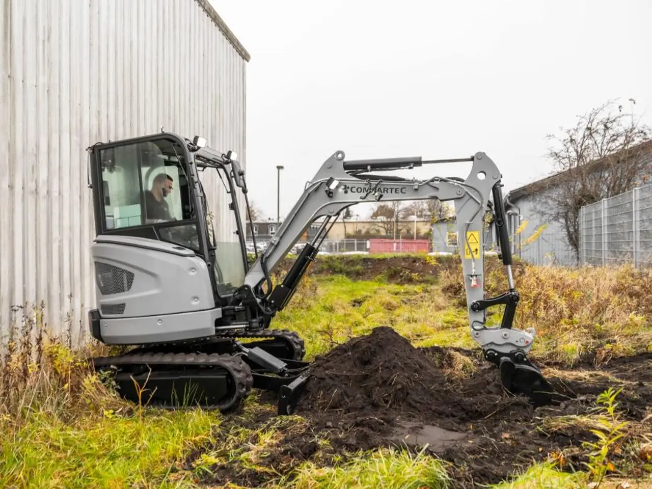 Billede 18 - Bobmaster Ultimate diesel minigraver - 2,7 tons med drejearm og joystick, inkl. skovlsæt