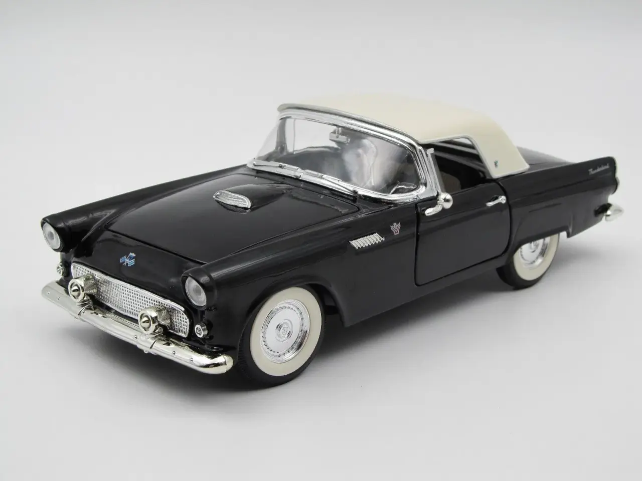 Billede 1 - 1955 Ford Thunderbird Hardtop 1:18 Farve: Sort