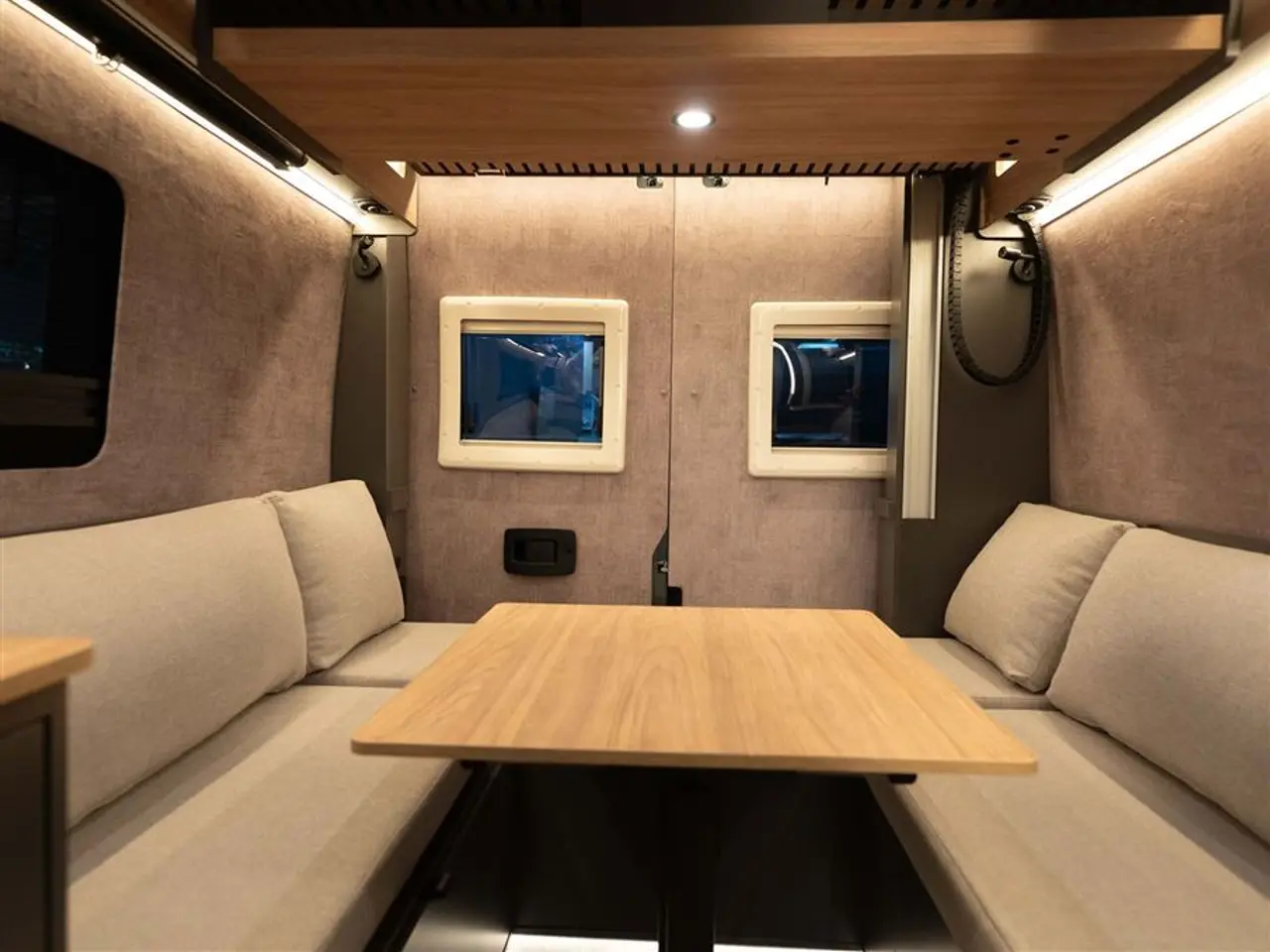 Billede 14 - 2027 - Nomade Nation Space S STEALTH VAN MED LOUNGE I SKANDINAVISK DESIGN