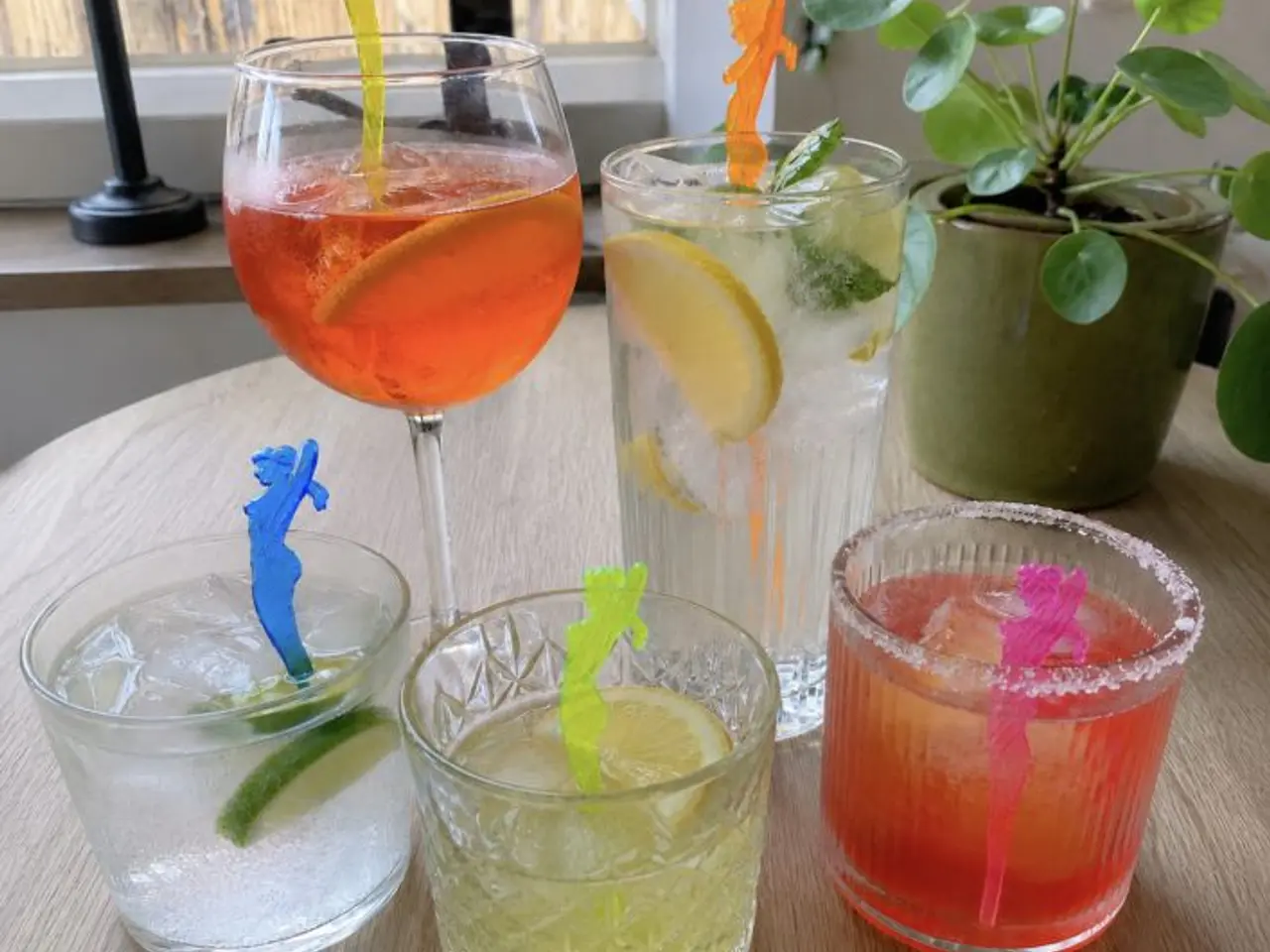 Billede 3 - Drinkspinde med yppige kvinder 