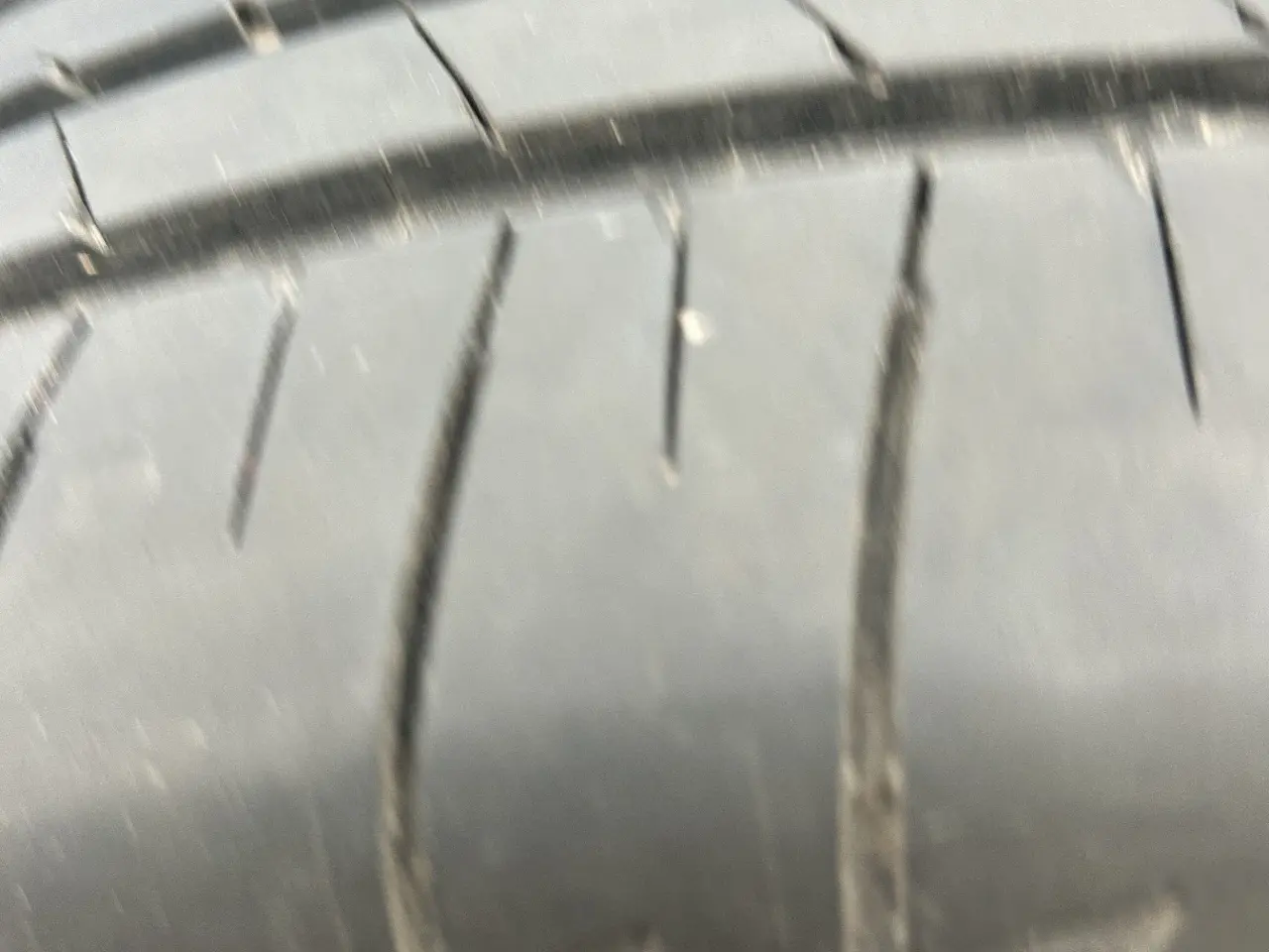 Billede 4 - Sommerdæk næsten ny Bridgestone: 7221 km