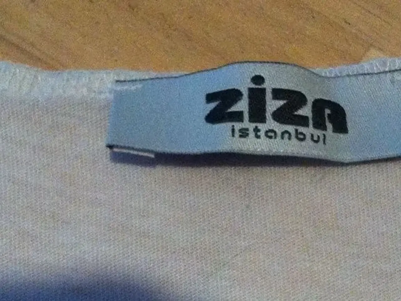 Billede 4 - T-shirt, str L, 20kr