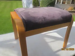 1 stk Fodskammel med Grå Velour