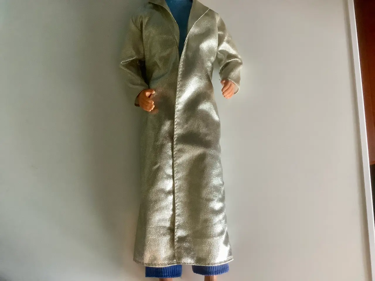 Billede 3 - Lang frakke til Ken-Barbie.