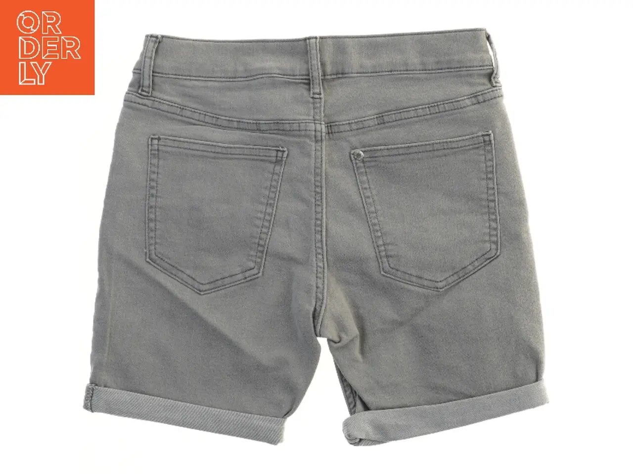 Billede 2 - Grå shorts fra H&M (str. 140)