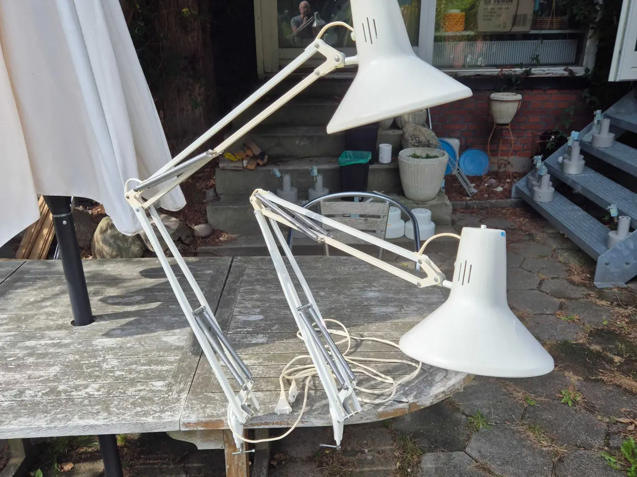 Billede 1 - To klassiske hvide arkitektlamper