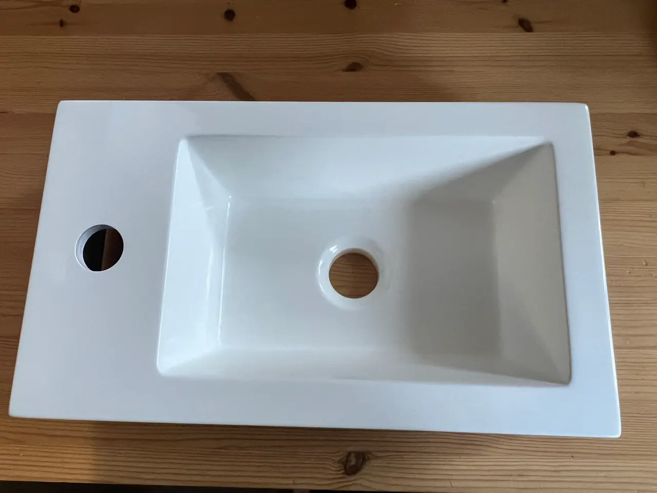 Billede 1 - Lille NY Hvid Porcelænshåndvask.