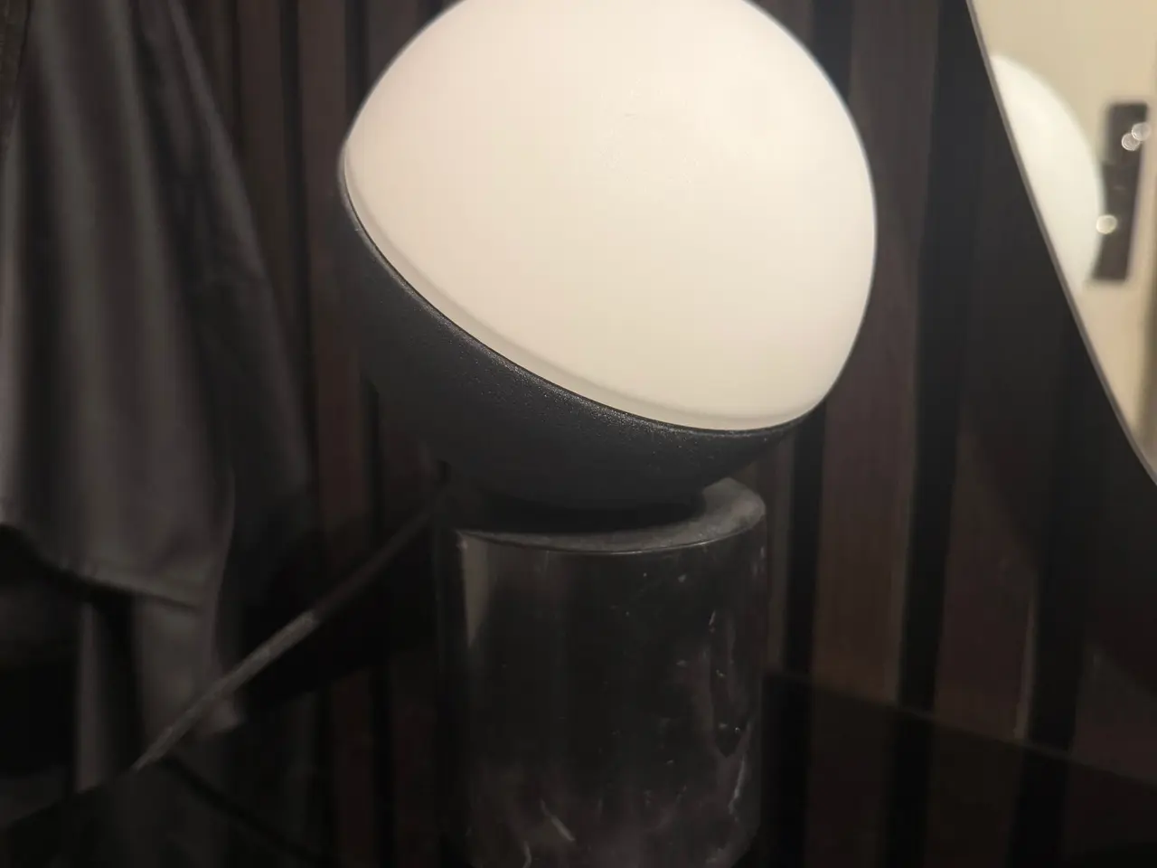 Billede 1 - Lille bordlampe med sort marmorfod