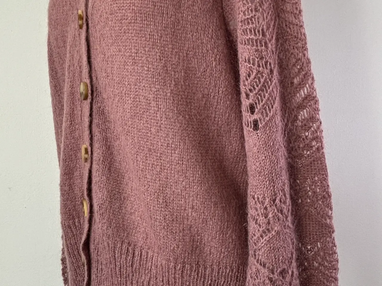 Billede 4 - Odd Molly, brun cardigan m hulmønster, str XL