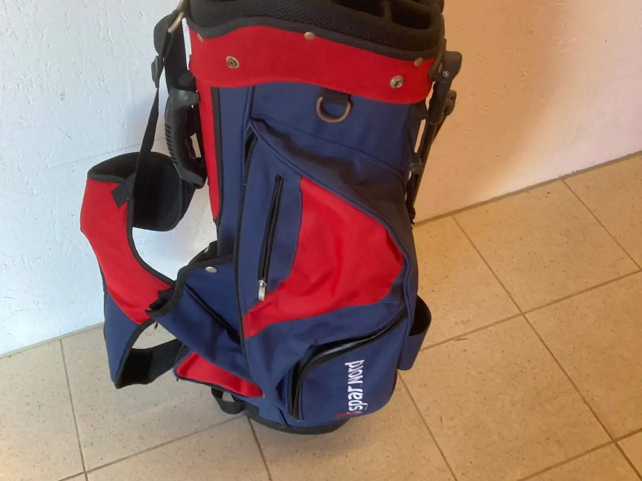 Billede 1 - Super flot golfbærebag  Rummelig 8 Rum