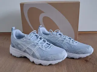 Asics Sneakers