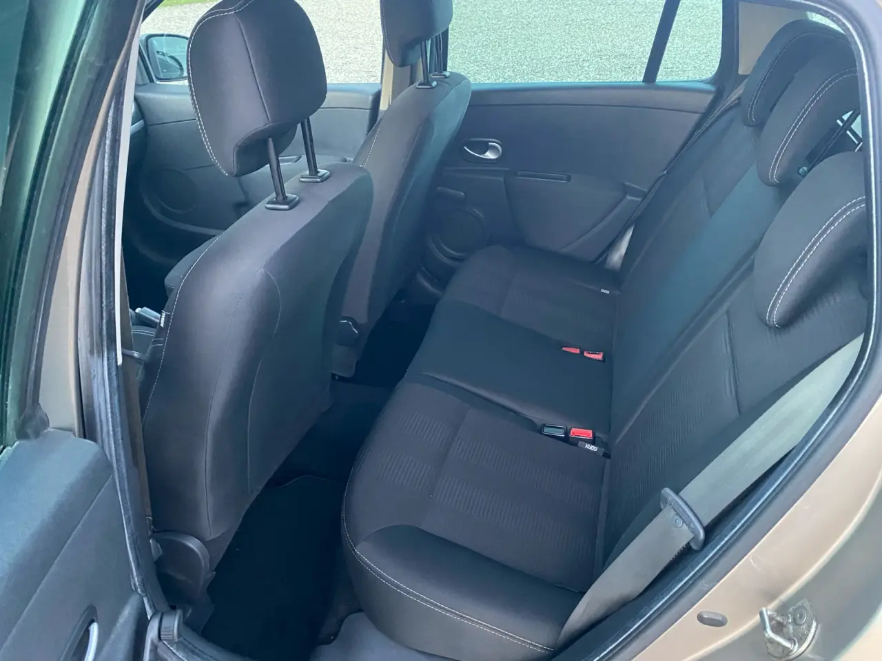 Billede 15 - Velholdt Clio st.car