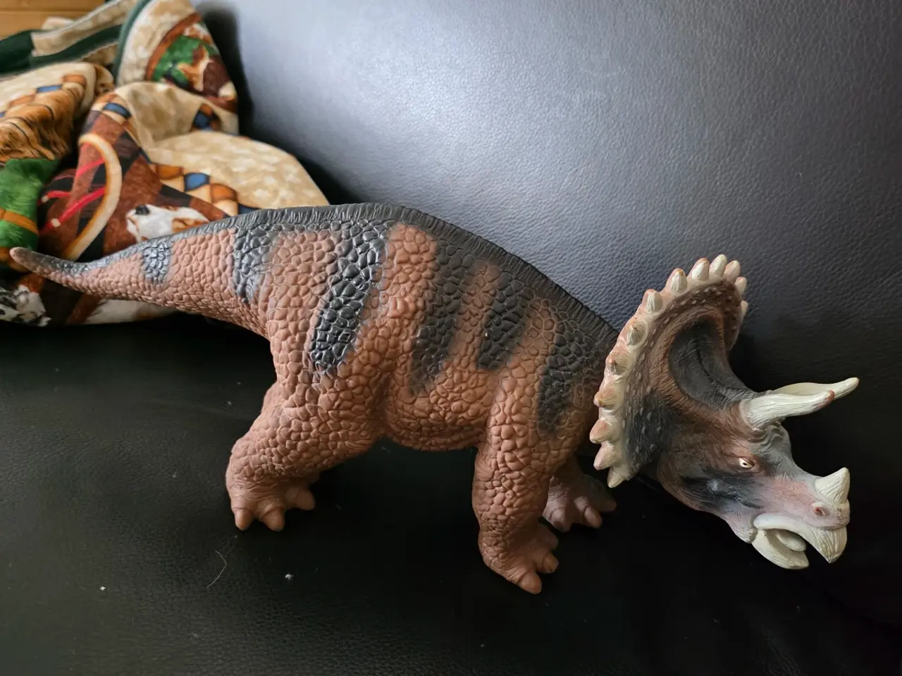 Billede 3 - Dinosaurer 3 næsten nye
