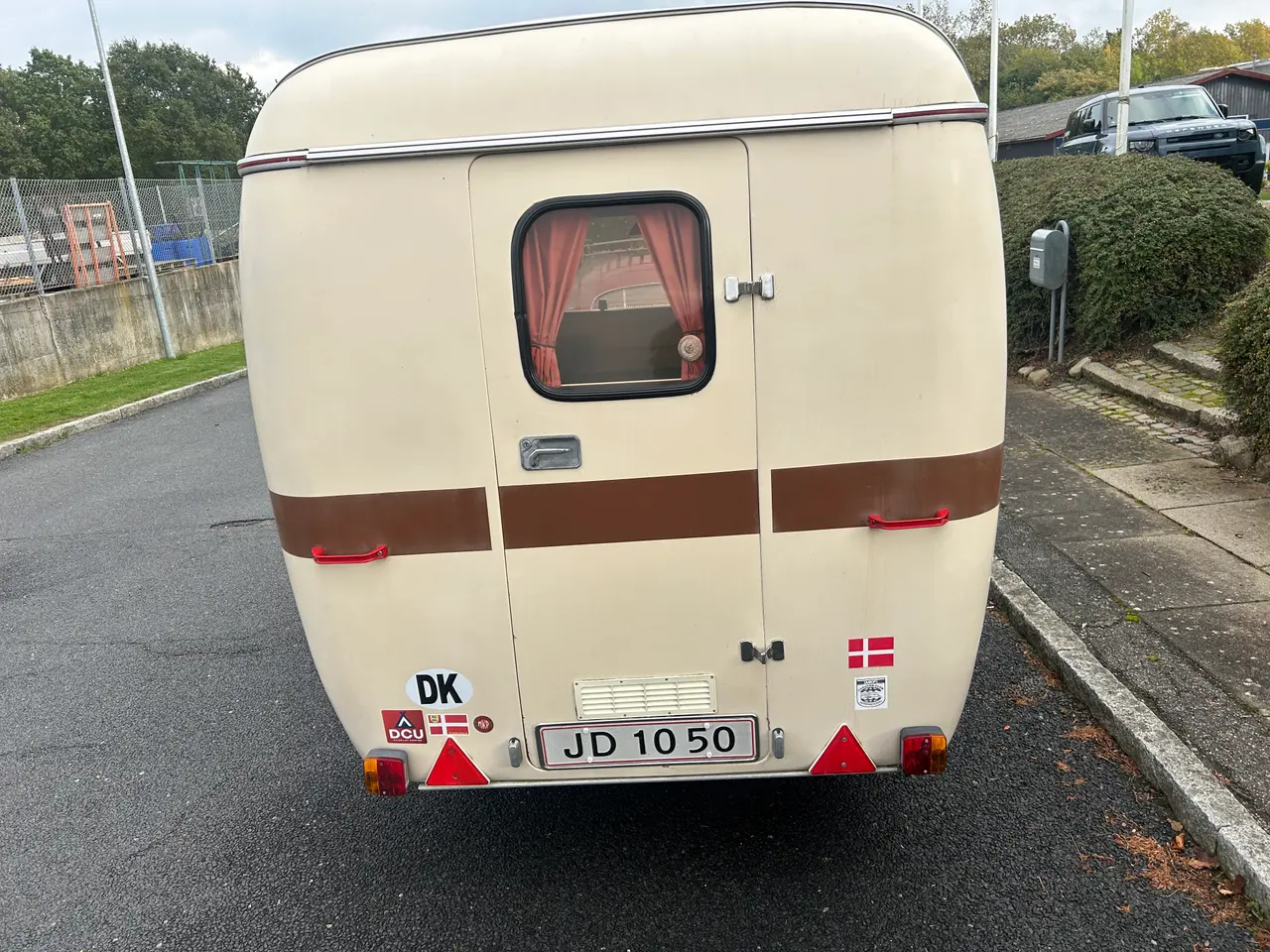 Billede 8 - MKP SMUTTI Veteran Campingvogn, Nysynet flot stand
