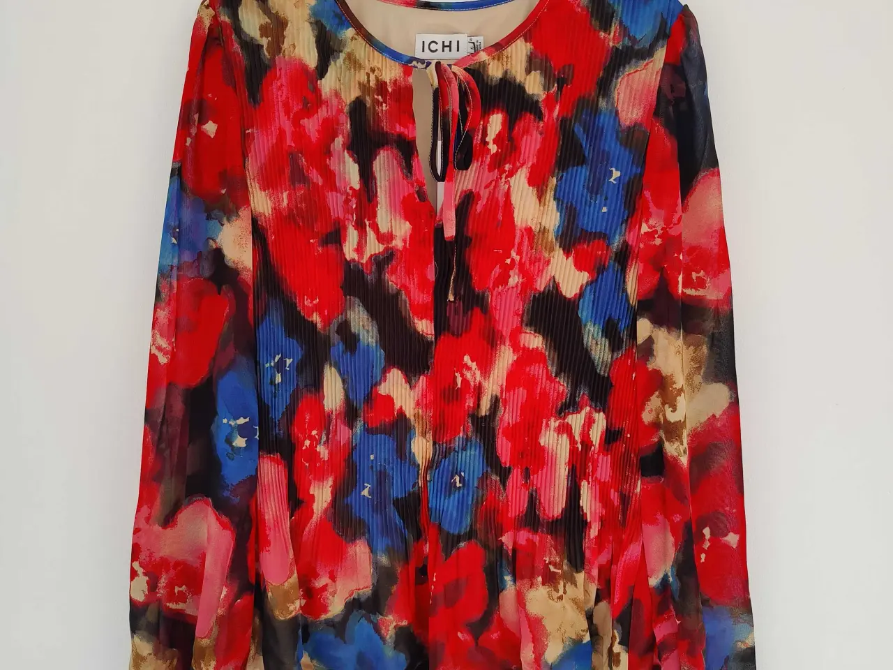 Billede 2 - Blomstret plisse bluse, str. 42