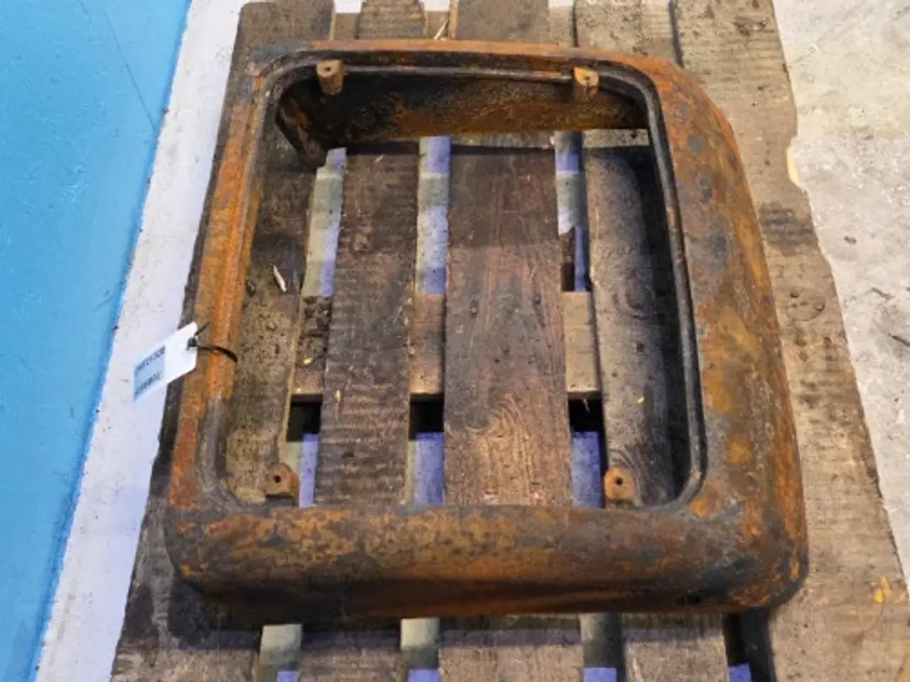 Billede 4 - New Holland LB115B Hjelmplade 87325160