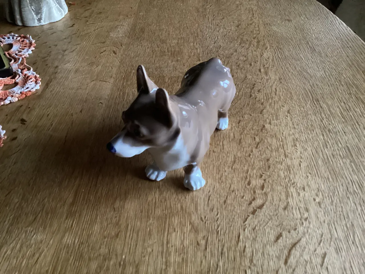 Billede 2 - Kgl Gorki hund af Jeanne Grut