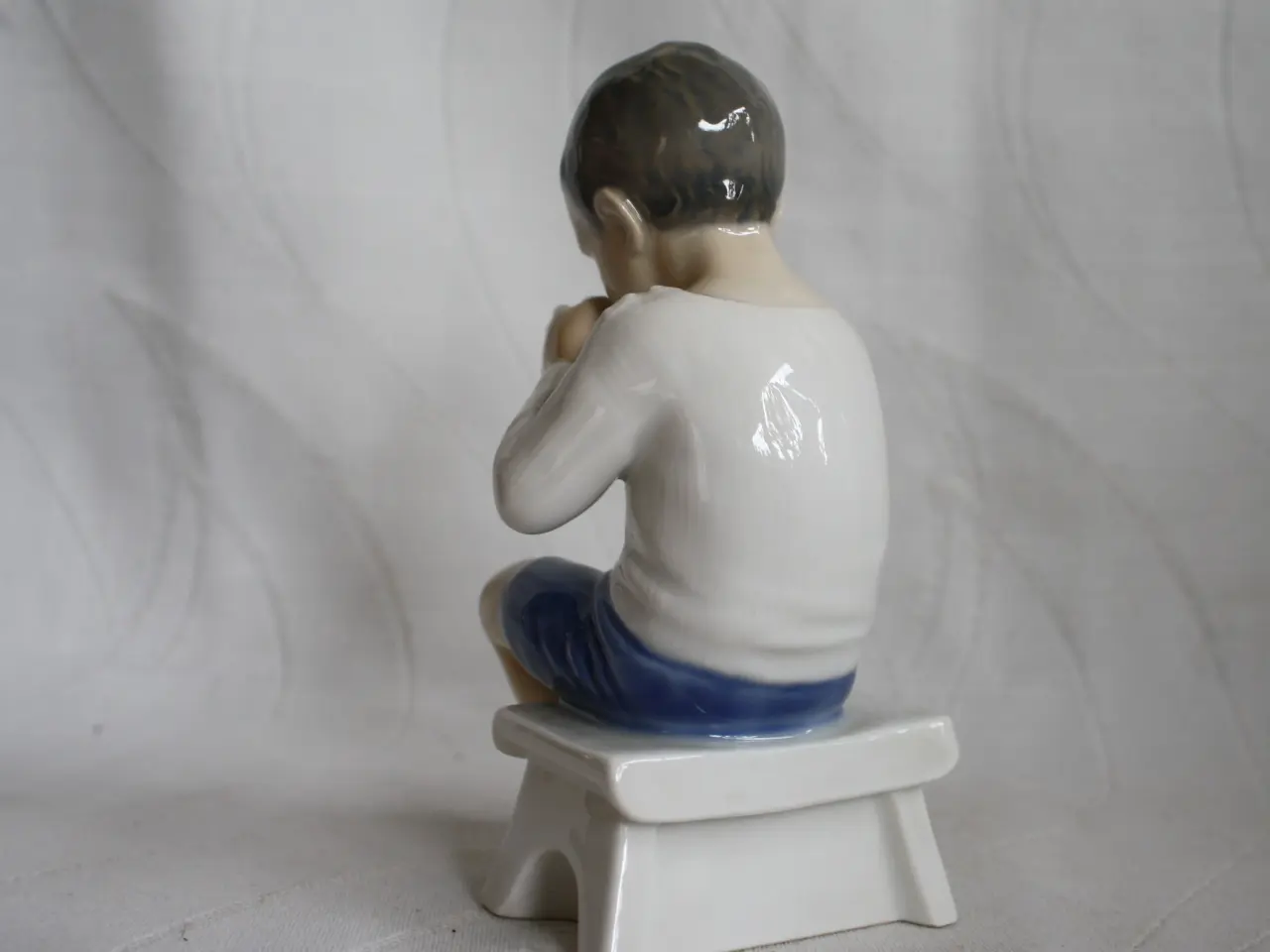 Billede 6 - Victor, Dreng med kop, figur fra Bing og Grøndahl
