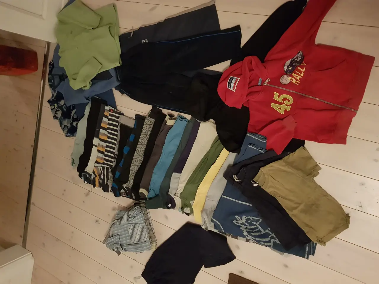 Billede 1 - Drengetøj, 46 dele, str. 110