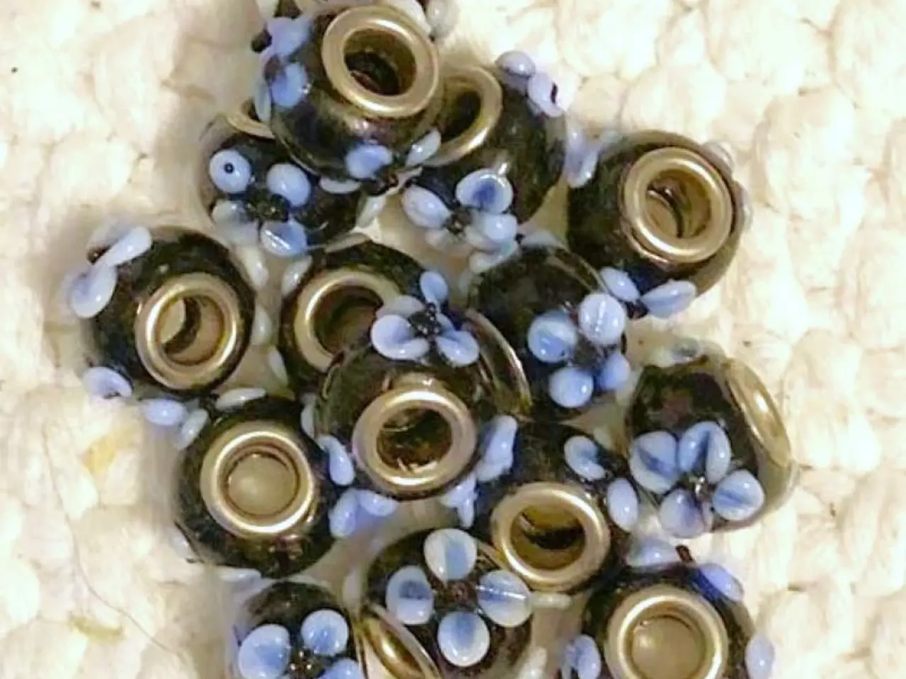 Billede 5 - Glasled / glasperler med blå blomster til armbånd